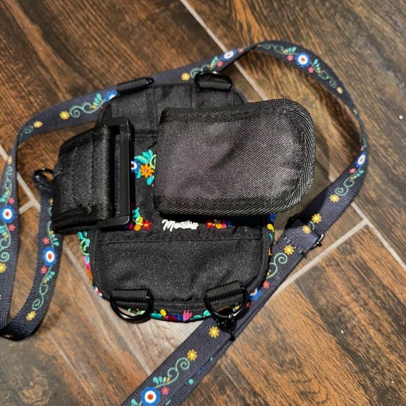 🌸 Bordado Embroidered Crossbody Bag + Tumbler Belt | Multi-Way Festival Ready 🌸 - Picture 4 of 12